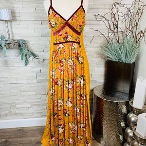 Chelsea & Violet NWT Falling Roses Maxi Dress $138